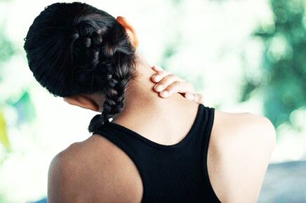 Unfortunity for neck movements - Symptom of osteochondrose